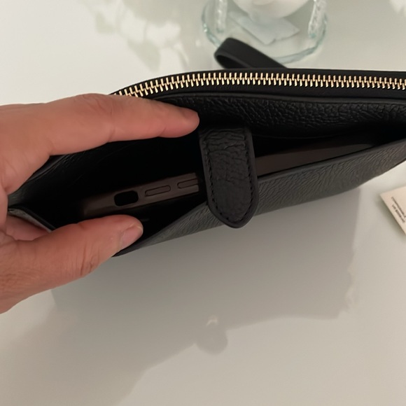 New, authentic Tory Burch chelsea wristlet - Picture 8 of 14